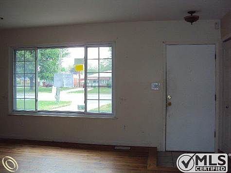 264-003743 - Living Area.JPG