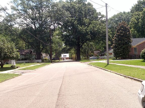 4th image of 1122 Woodlawn St
