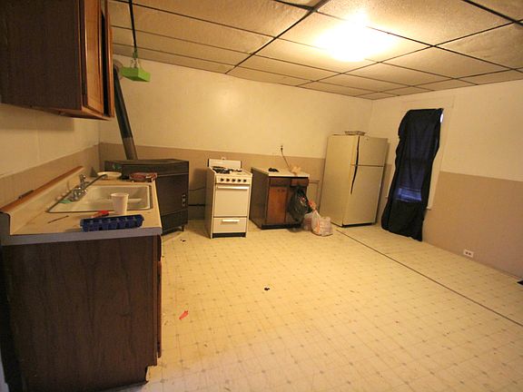 2nd image of 735 1st St NW