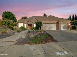 7725 Rio Barco Way, Sacramento, CA 95831