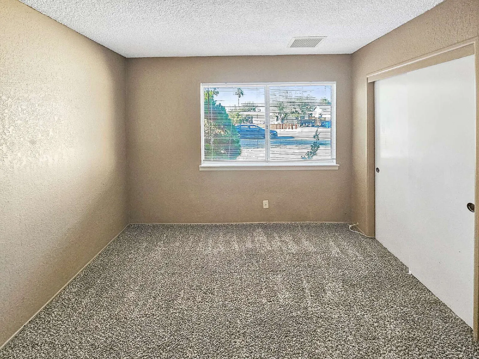3 bed, 3.0 bath, 1372 sqft, $1,500 — Photo 4