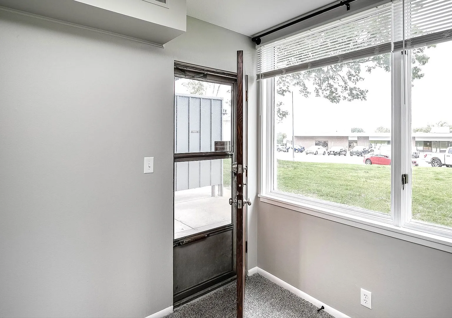 Spacious 2-Bedroom Apartment in Millard! — Photo 1