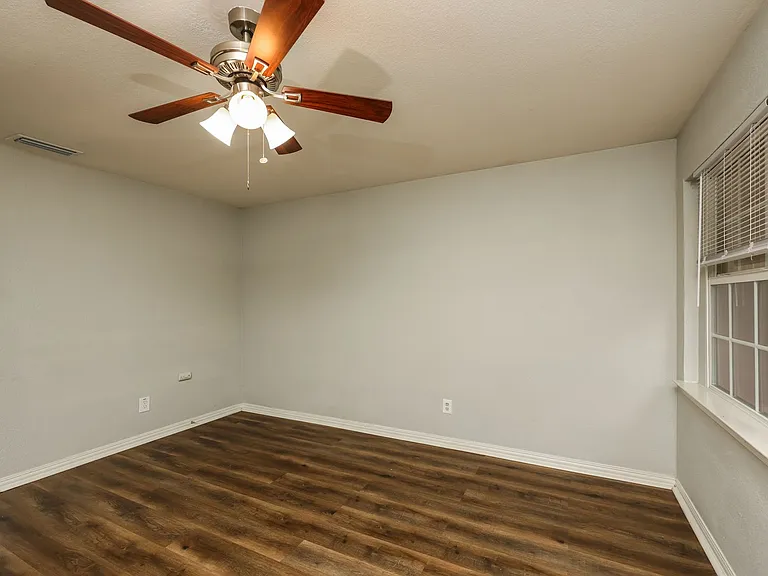 1754 E Red Bird Ln — Photo 4
