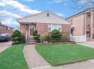 58-52 206th St #1, Oakland Gardens, NY 11364