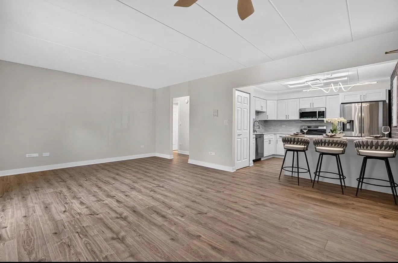 124 E Bailey Rd — Photo 2