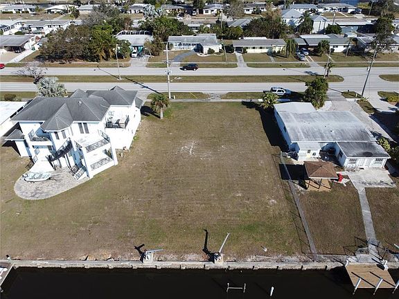 5th image of 21527 Edgewater Dr