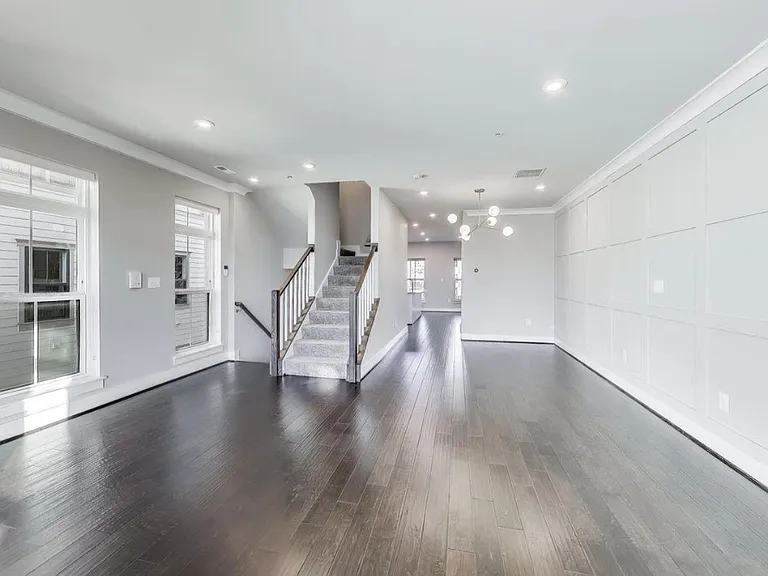 915 Elder St NW #C — Photo 3