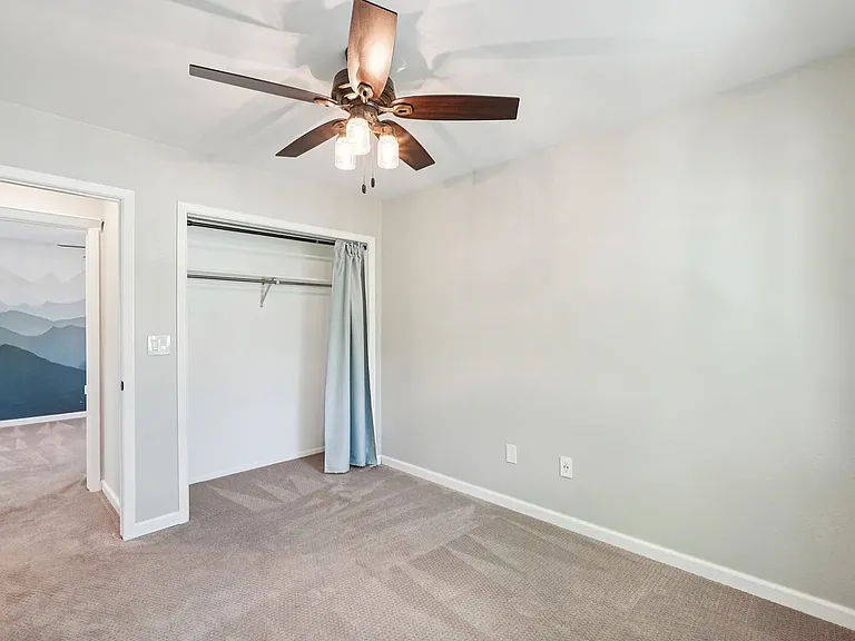 8064 Meadowdale Sq — Photo 8