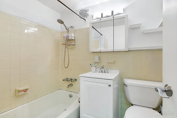 Rented by Anchor Associates | media 17