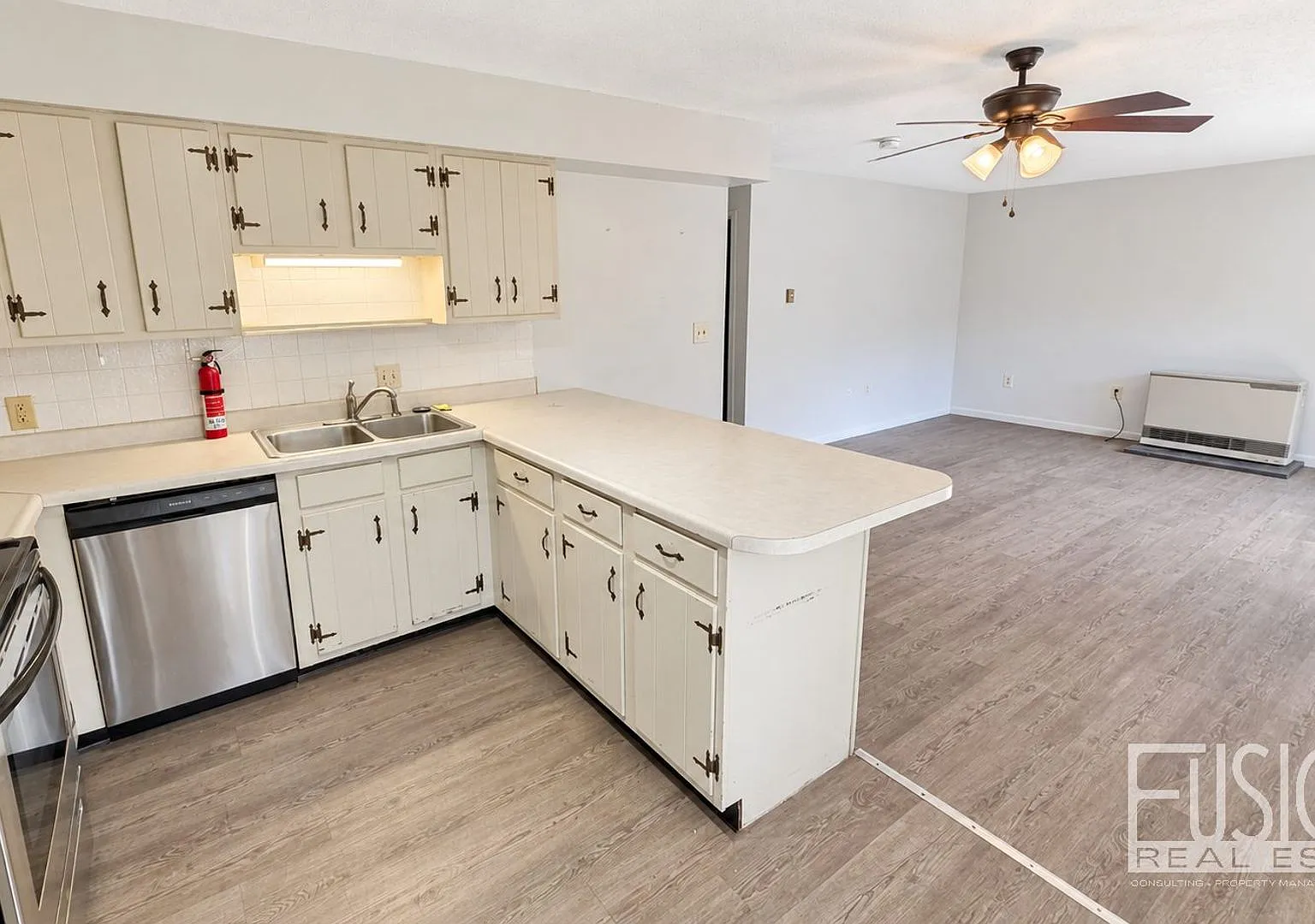 Warm & Inviting One-Level Condo In South Burlington - $1,000 Off Your First Month! — Photo 1