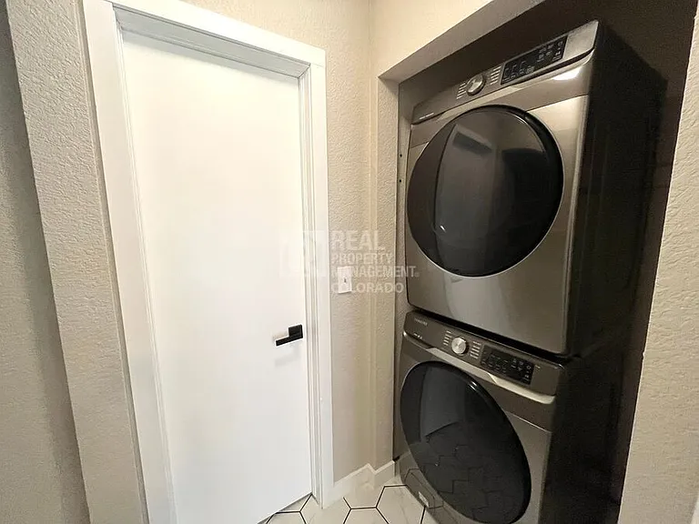 1304 Race St — Photo 10