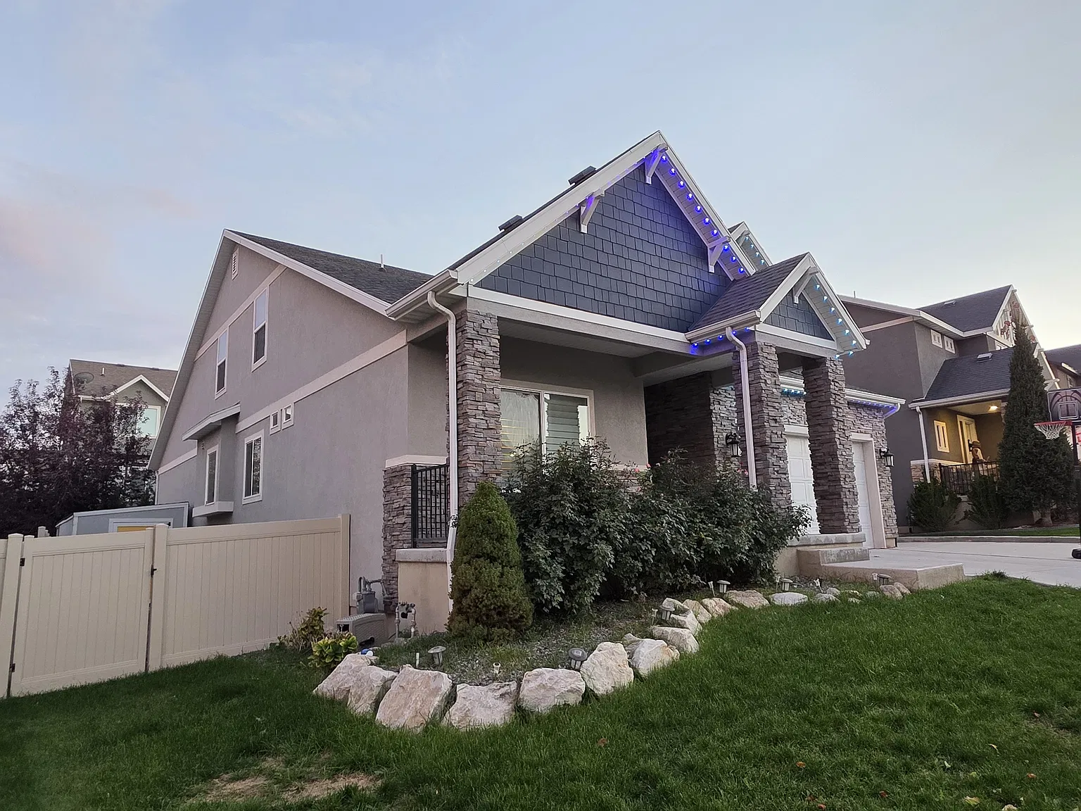 6 bed, 4250 sqft, $4,299 — Photo 2