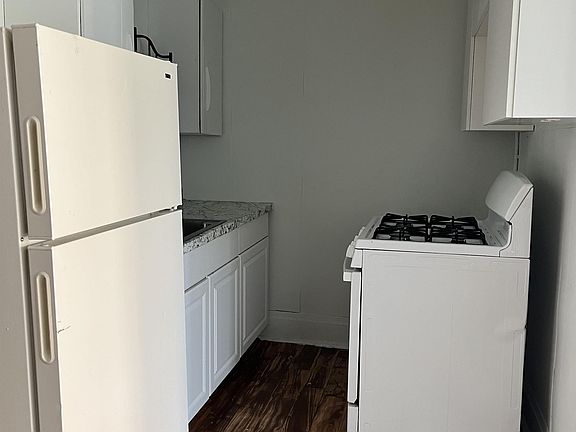 4th image of 212-218 E 2nd St #9