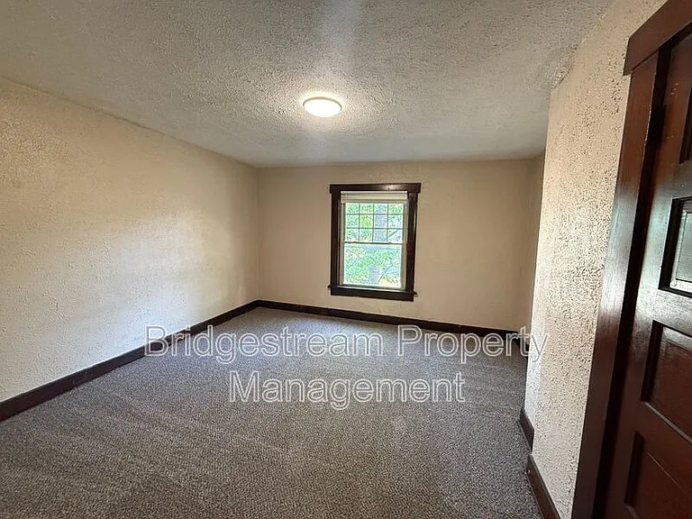 200 Hart St — Photo 9