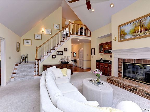 3rd image of 112 Molesey Hurst