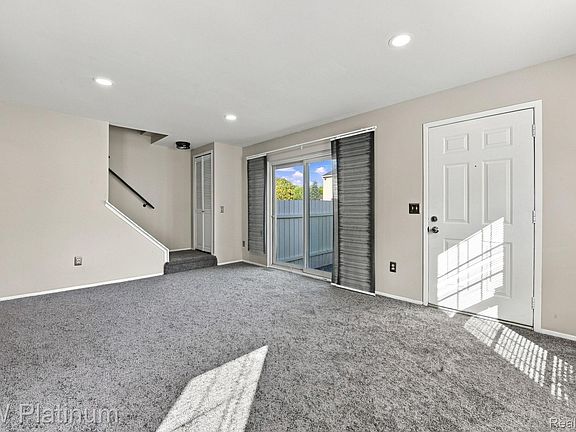4th image of 24487 Meadowbridge Dr