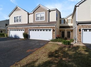 1911 Cobblestone Dr, Carpentersville, IL 60110