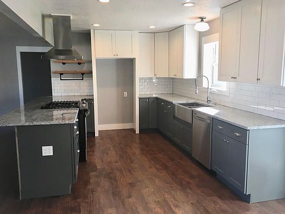 3rd image of 914 W D Ave