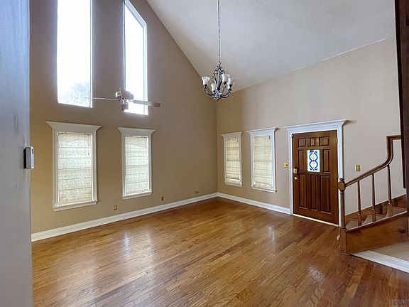 5th image of 1421 Chatsworth Dr
