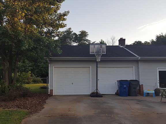 2nd image of 231 N Wilkins Rd
