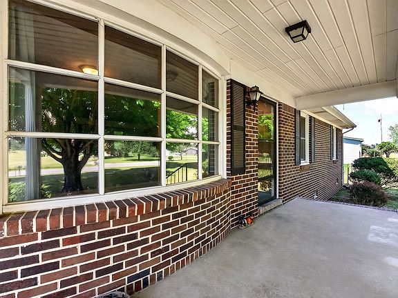 2nd image of 2818 Blue Springs Rd
