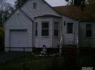 116 W 10th St, Huntington Station, NY 11746