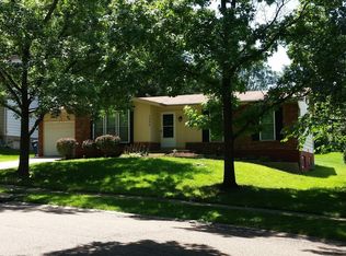 1056 Briarhurst Dr, Ballwin, MO 63021