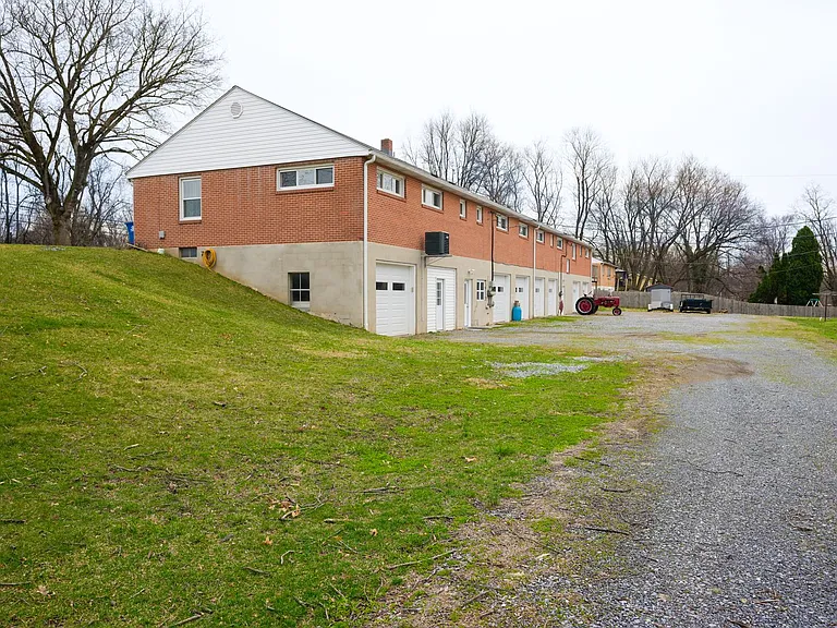 2305 River Rd — Photo 5