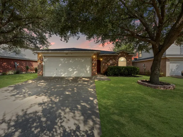 617 Bluejay Dr, Saginaw, TX 76131