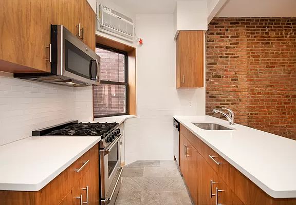 3rd image of 100 Suffolk St APT 4D