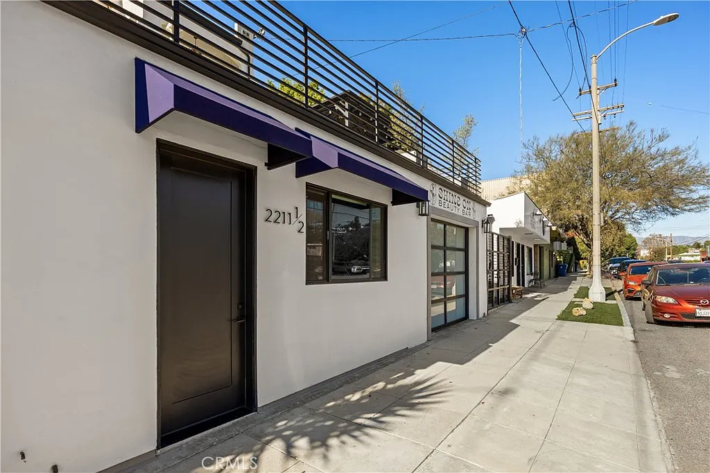 Studio, 405 sqft, $2,500 — Photo 2