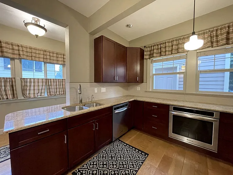 5514 NE Halsey St — Photo 8