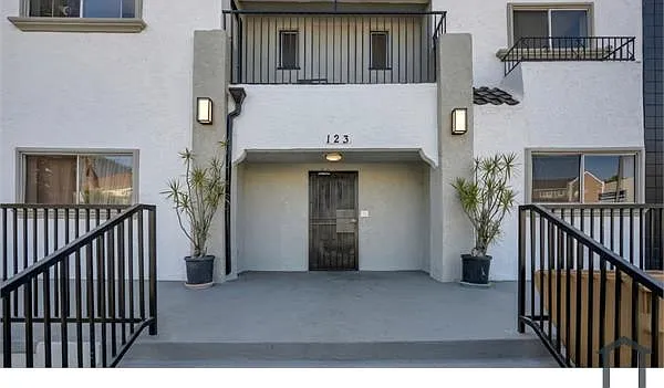 Studio, 400 sqft, $1,195 — Photo 3