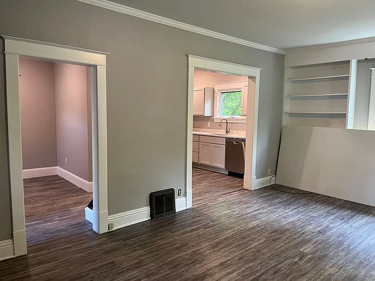 224 James Ave — Photo 37