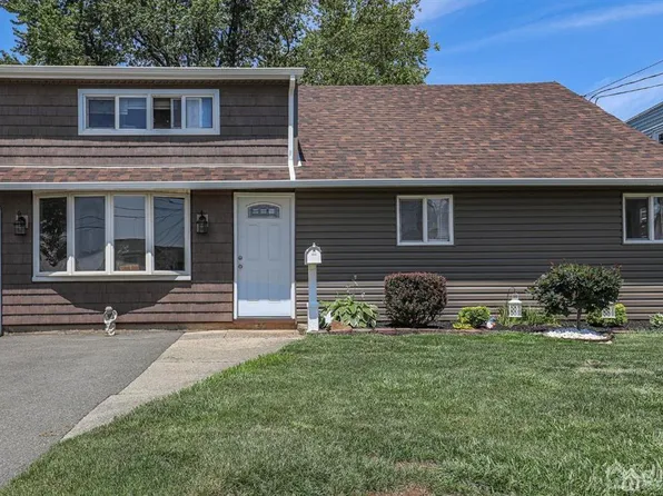 82 Markowitz St, Carteret, NJ 07008