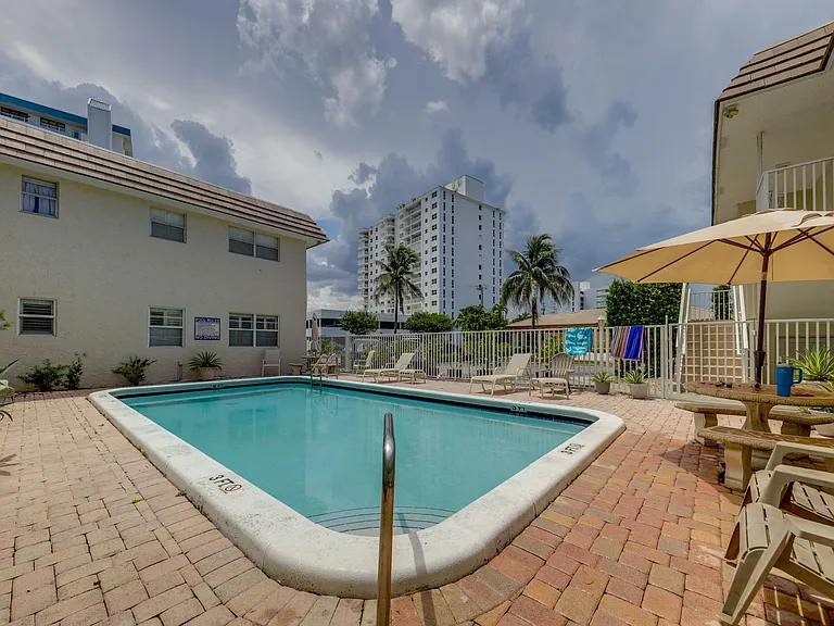1450 N Riverside Dr #2-ID1580603P — Photo 13