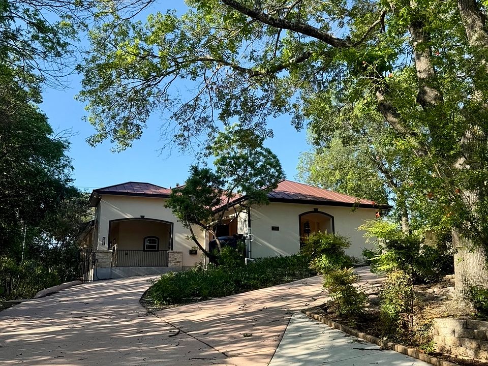 1st image of 218 Blakeley Dr