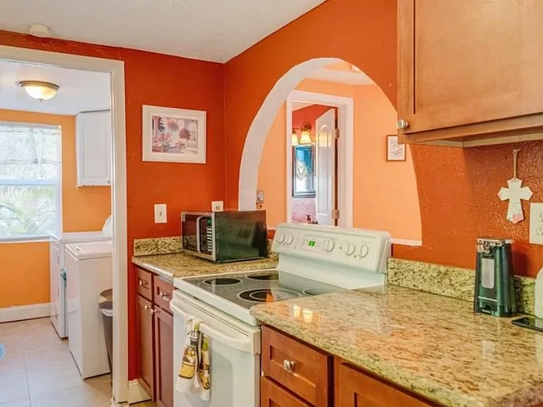 246 Delray Ave — Photo 10