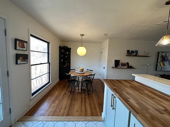 3rd image of 105 Pensacola Ave