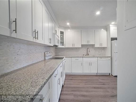 4th image of 1571 NW 20th Ave APT 203