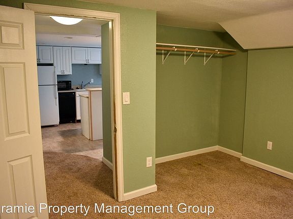 5th image of 918 E Grand Ave