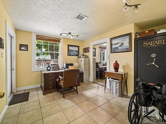 5th image of 2420 Karbach St