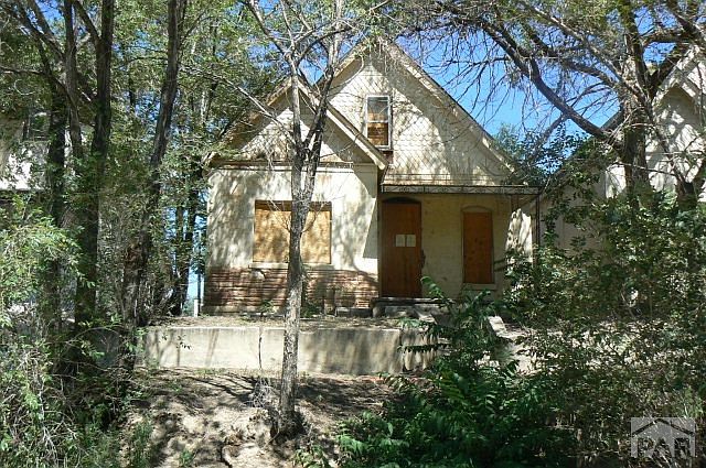 1st image of 613 E 11th St