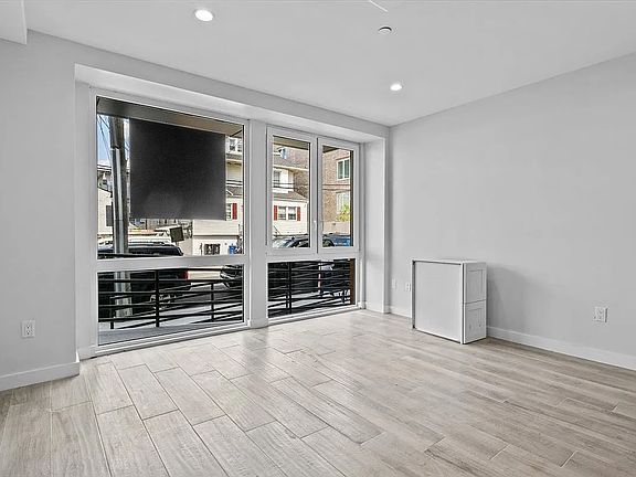 4th image of 157 Beach 96th St #1A