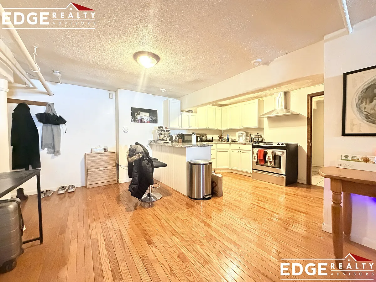Building Photo - 76 Egmont St #A