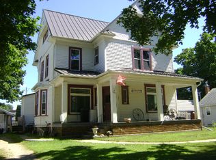 207 3rd St E, Cresco, IA 52136