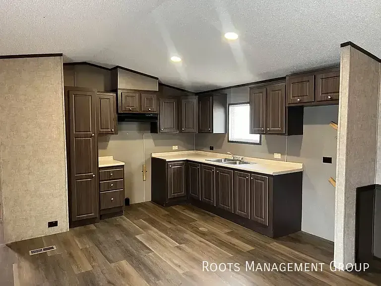 310 Scobey Ave #320 — Photo 7