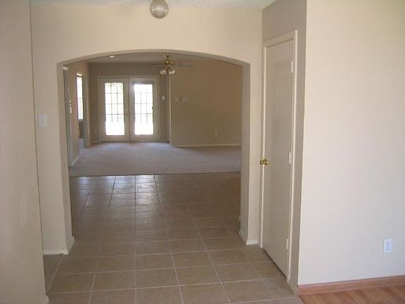 4th image of 817 Autumn Hill Dr