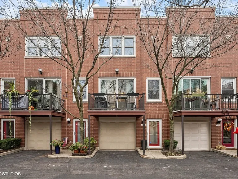 1765 W Altgeld St #H — Photo 2