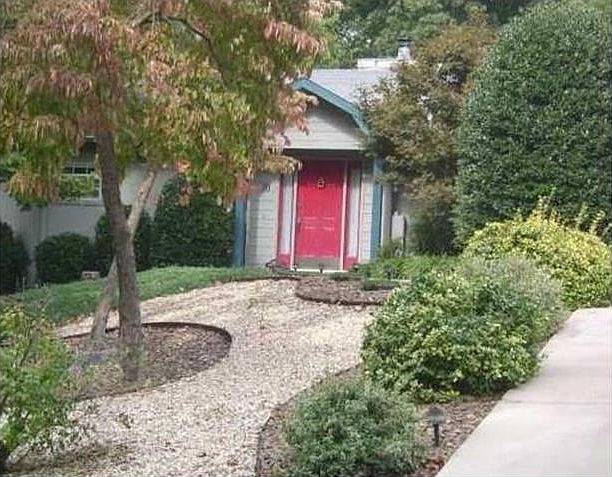 1st image of 10 Betty Ln